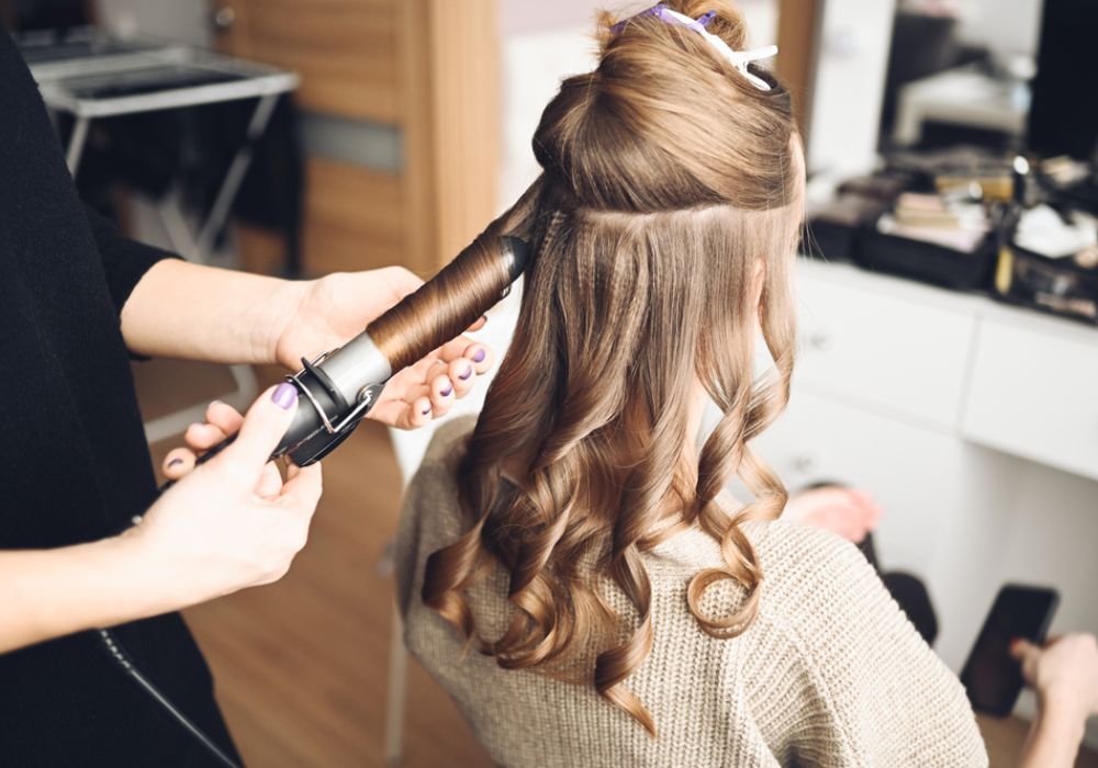 6 mẹo giúp bạn tự uốn tóc đẹp như tiệm